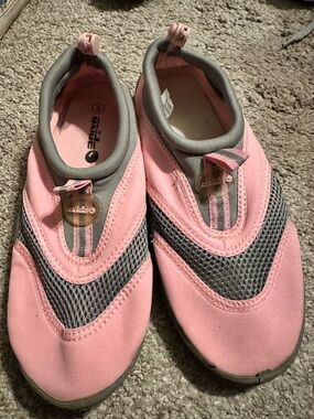 Oxide Pink and Gray Water Shoes Size 8